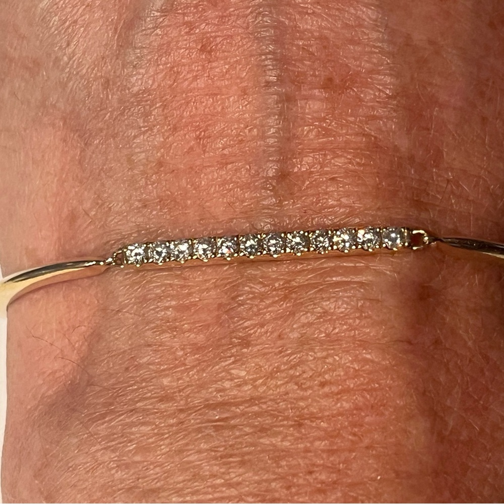 Elegant Gold and Diamond Bracelet